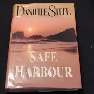 Danielle Steel "Safe Harbour" Hard Back Copy